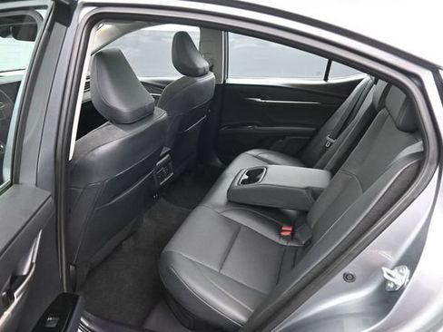Used 2025 Toyota Camry XLE AWD/4WD image 10