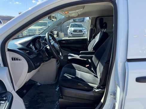 Used 2014 RAM C/V Tradesman image 14