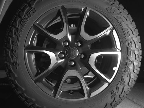 Used 2025 Jeep Compass Trailhawk AWD/4WD image 14