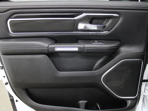 Used 2021 RAM 1500 Laramie w/ Sport Appearance Package AWD/4WD image 19