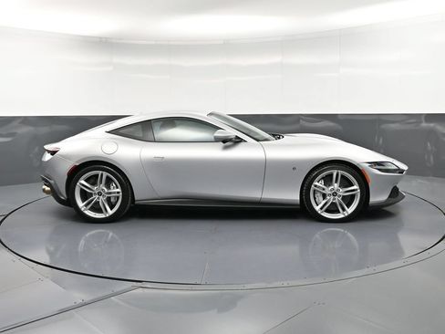 Used 2024 Ferrari Roma RWD image 9