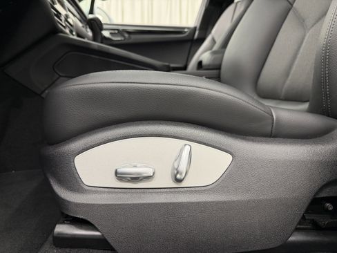 Certified 2025 Porsche Macan image 29