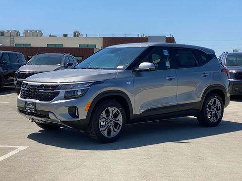 New 2026 Kia Seltos LX image 7