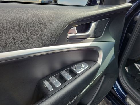 Used 2023 Genesis G70 2.0T image 18