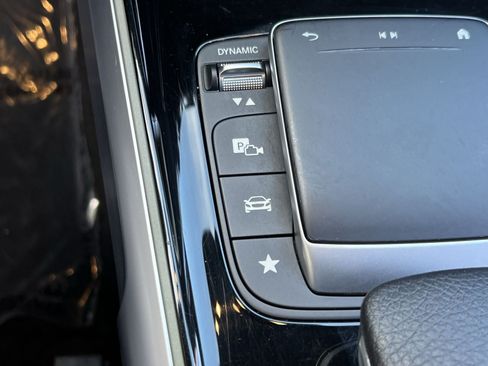 Used 2022 Mercedes-Benz GLB 250 4MATIC w/ Premium Package Lite image 40