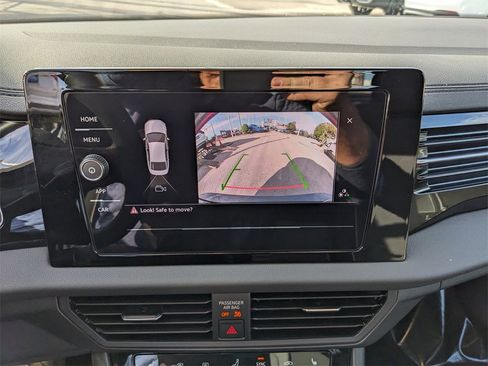 Certified 2025 Volkswagen Jetta Sport image 22