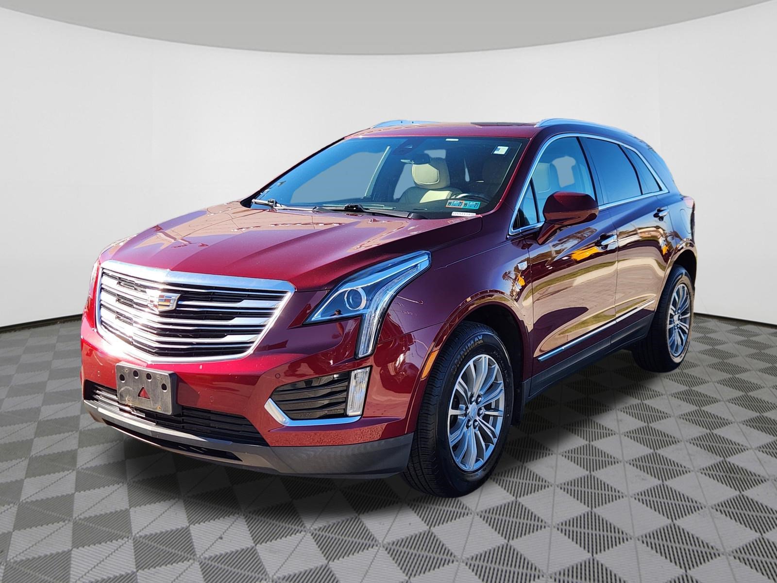 Used 2018 Cadillac XT5 Luxury w/ Driver Awareness Package AWD/4WD image 2