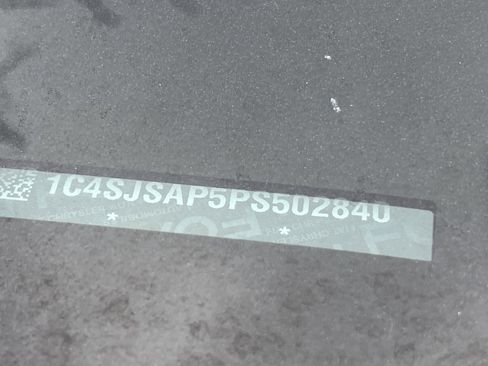 Used 2023 Jeep Wagoneer L 4WD image 17