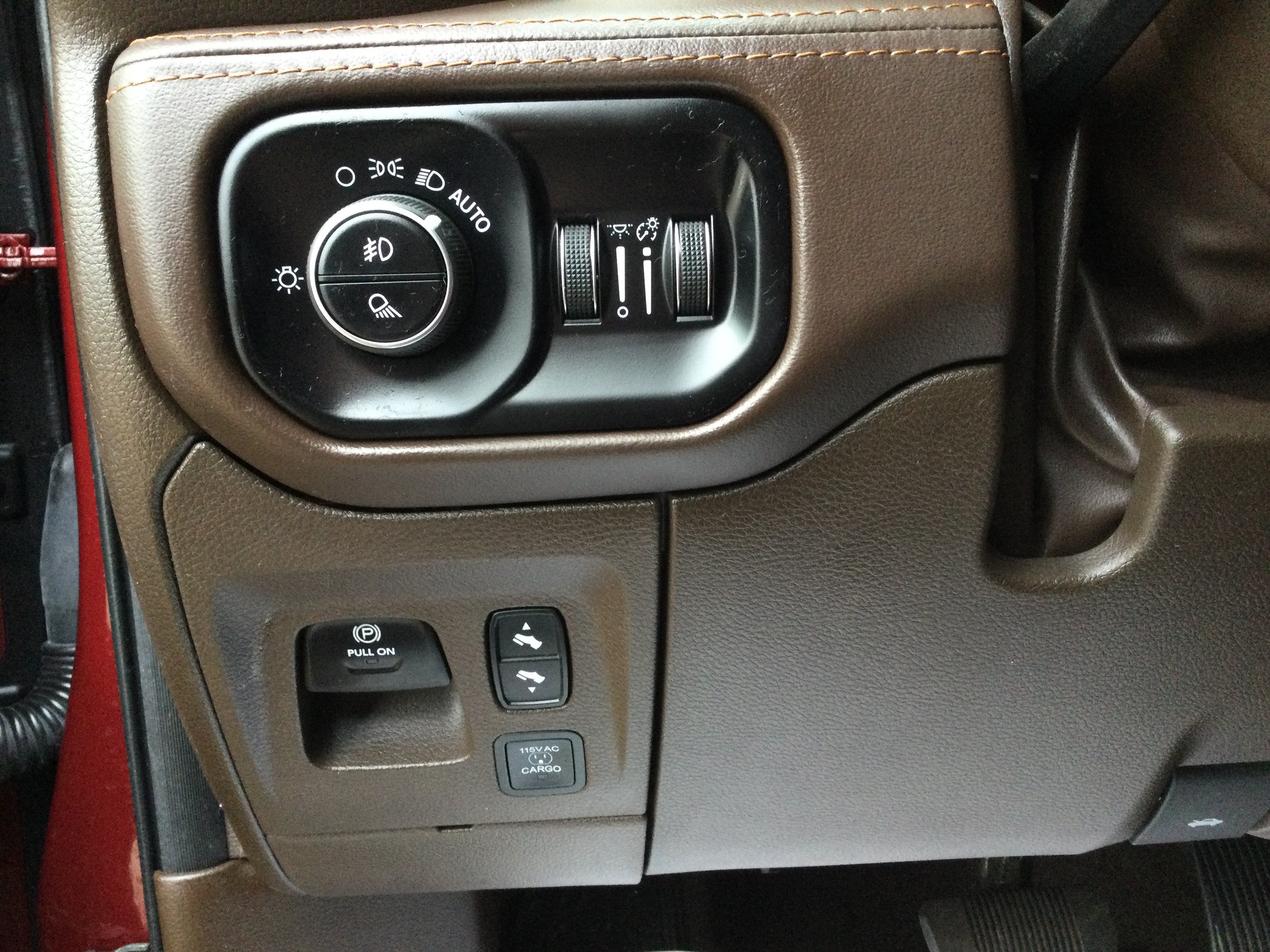 Used 2025 RAM 1500 Limited AWD/4WD image 17
