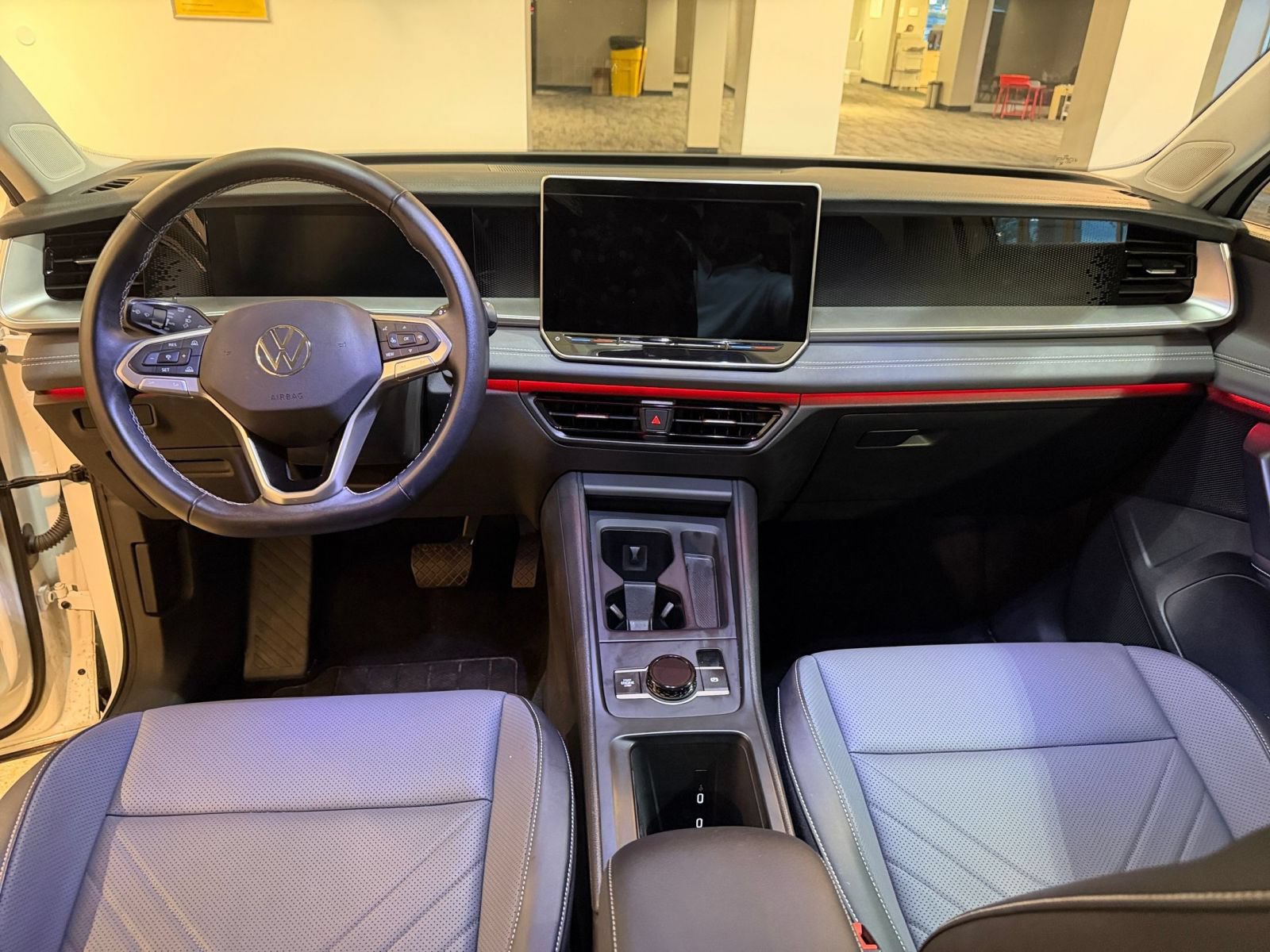 Used 2026 Volkswagen Tiguan SE AWD/4WD image 33