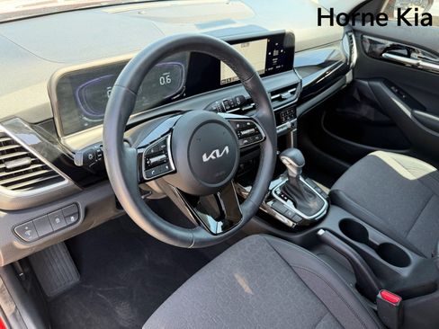 New 2026 Kia Seltos S FWD image 11