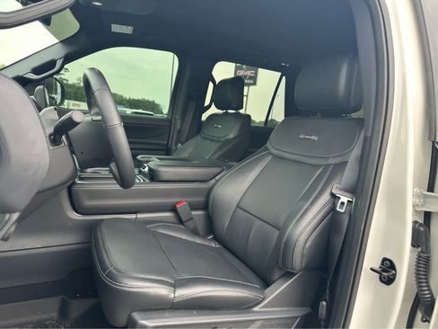 Used 2025 Ford Expedition Max Platinum w/ Stealth Appearance Package AWD/4WD image 8