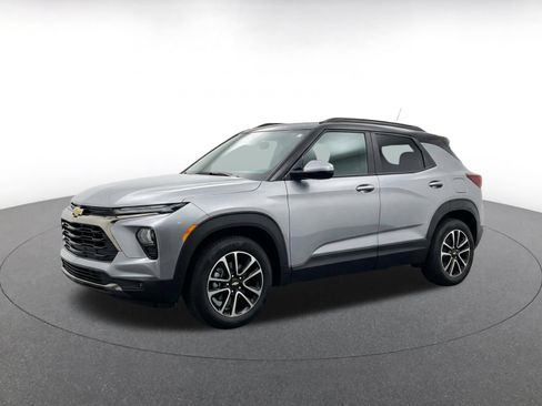 Used 2025 Chevrolet TrailBlazer LT FWD image 3