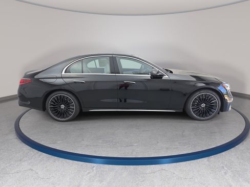 New 2026 Mercedes-Benz E 350 4MATIC Sedan image 4