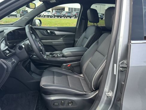 Used 2025 Buick Enclave Preferred image 15