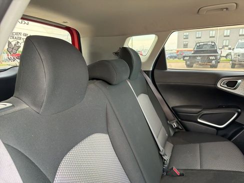 Used 2023 Kia Soul LX w/ LX Technology Package FWD image 10