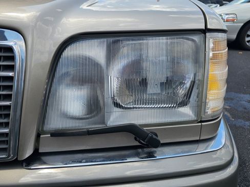 Used 1994 Mercedes-Benz E 320 Convertible image 33