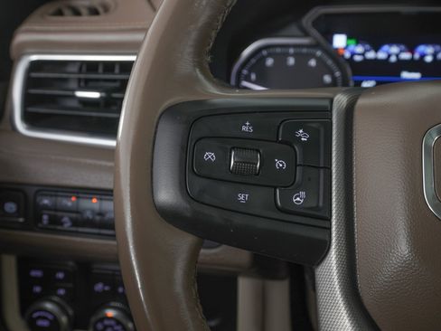 Used 2021 GMC Yukon Denali w/ Denali Premium Package image 22