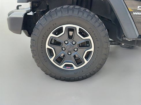 Used 2017 Jeep Wrangler Sport w/ Connectivity Group AWD/4WD image 34