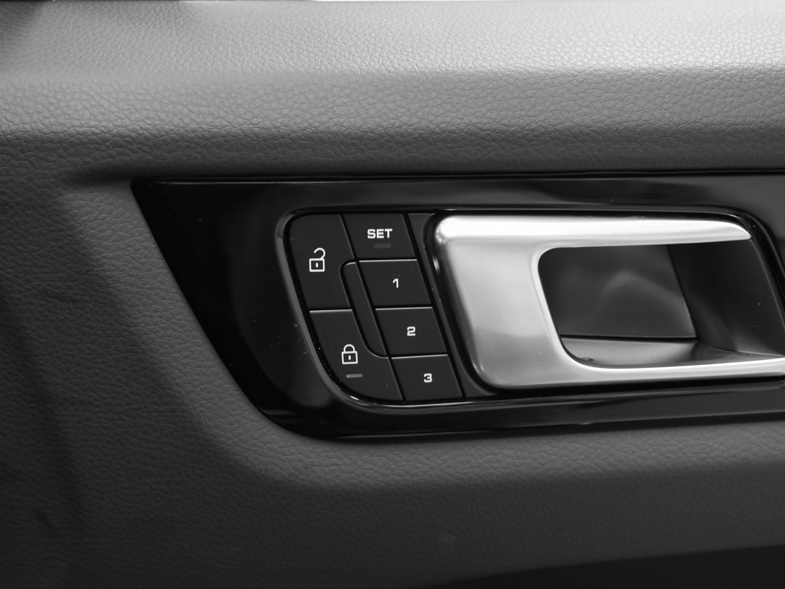 Certified 2023 Porsche Cayenne AWD/4WD image 18