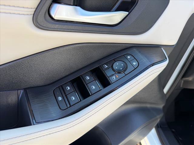 Used 2023 Nissan Rogue SV w/ SV Premium Package AWD/4WD image 13