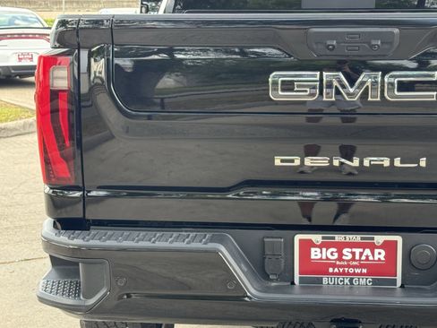 Used 2025 GMC Sierra 2500 Denali Ultimate image 11