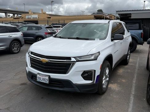 Used 2022 Chevrolet Traverse LS FWD image 1