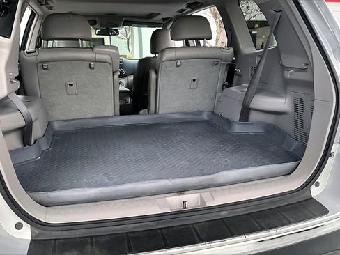 Used 2012 Toyota Highlander SE image 24