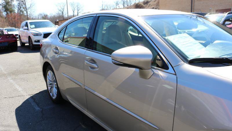 Used 2015 Lexus ES 350 w/ Luxury Package FWD image 9