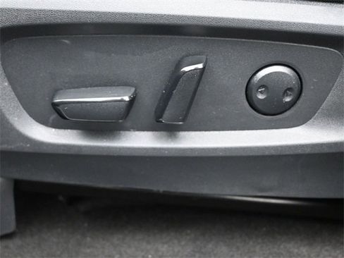 Used 2025 Nissan Pathfinder SV image 33