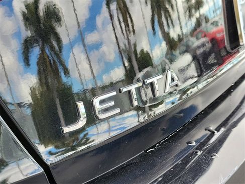 Used 2024 Volkswagen Jetta SE image 5