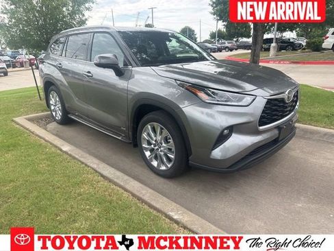 Used 2026 Toyota Highlander Limited AWD/4WD image 1
