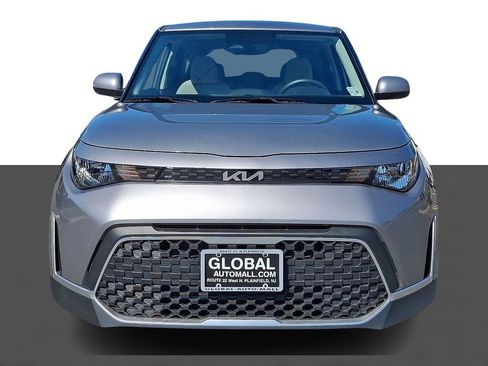 Used 2025 Kia Soul LX FWD image 2
