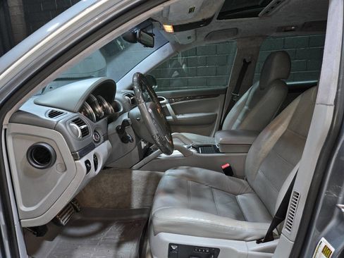Used 2006 Porsche Cayenne Turbo S image 73