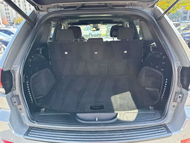 Used 2019 Jeep Grand Cherokee Laredo AWD/4WD image 12