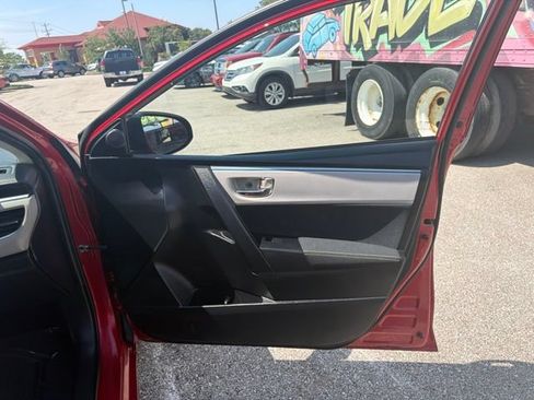 Used 2014 Toyota Corolla LE FWD image 28