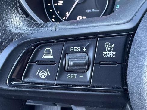 Used 2023 Alfa Romeo Giulia Ti RWD image 29