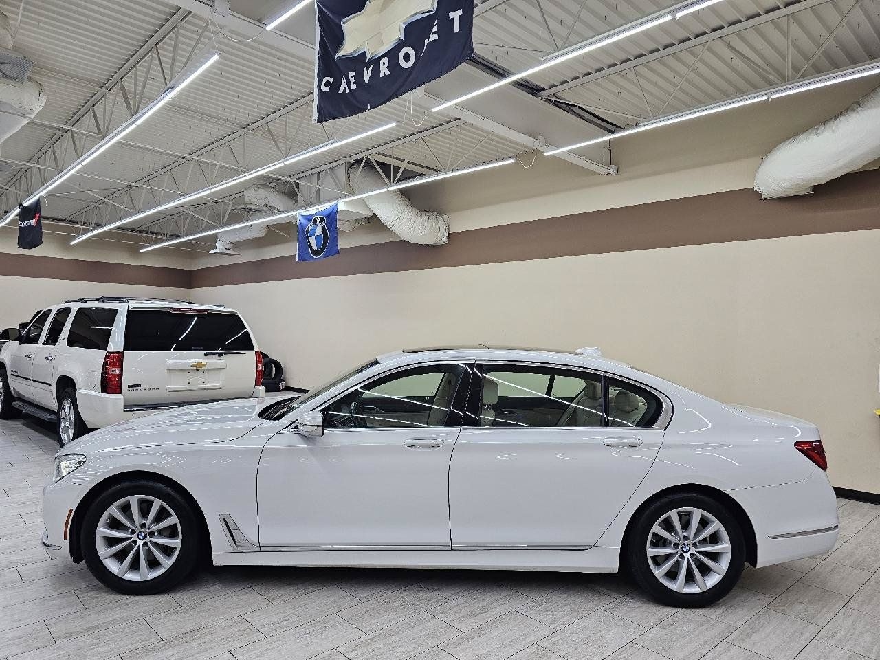 Used 2019 BMW 740i RWD image 9