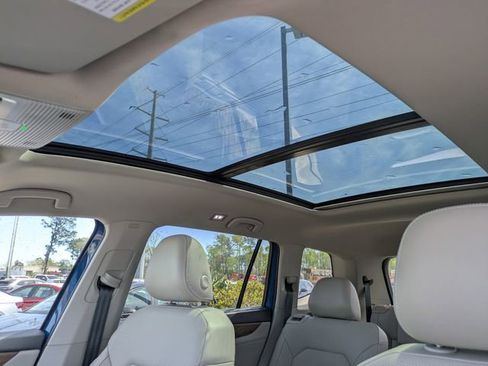 Certified 2025 Volkswagen Atlas SE image 23