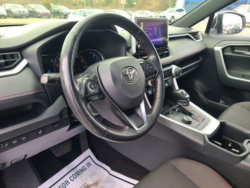 Used 2023 Toyota RAV4 SE w/ Weather & Moonroof Package image 8
