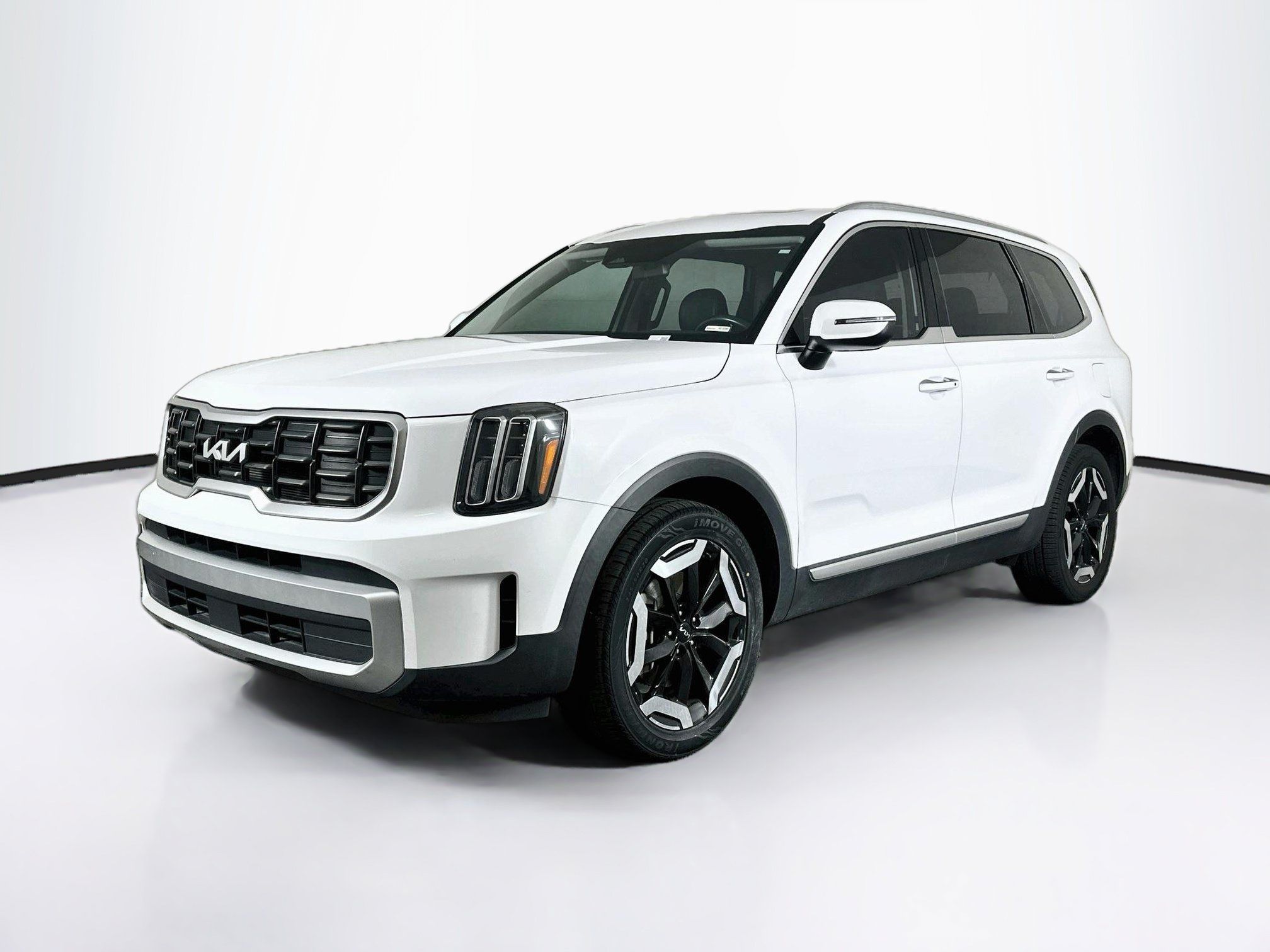 Used 2023 Kia Telluride S w/ S Sunroof Package FWD image 3