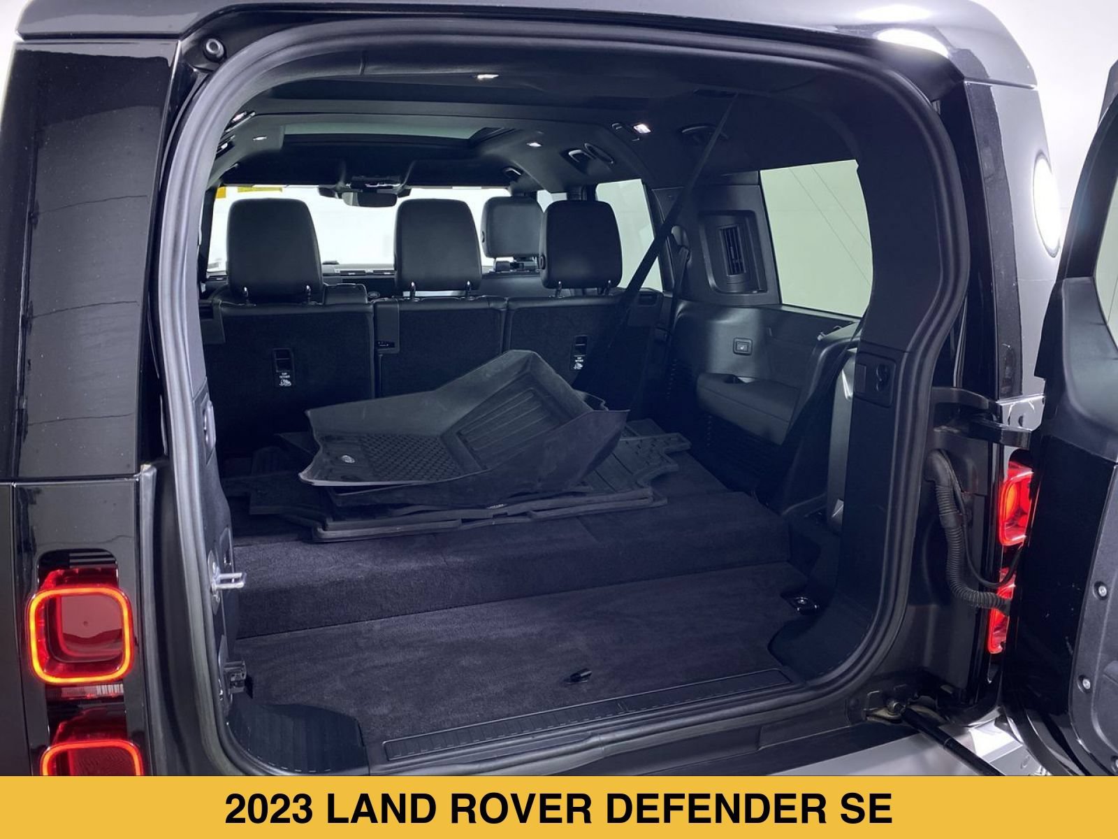Used 2023 Land Rover Defender 130 SE AWD/4WD image 16