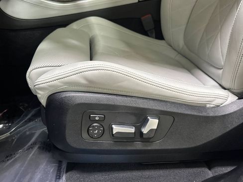 Used 2025 BMW X5 xDrive40i w/ Premium Package image 14