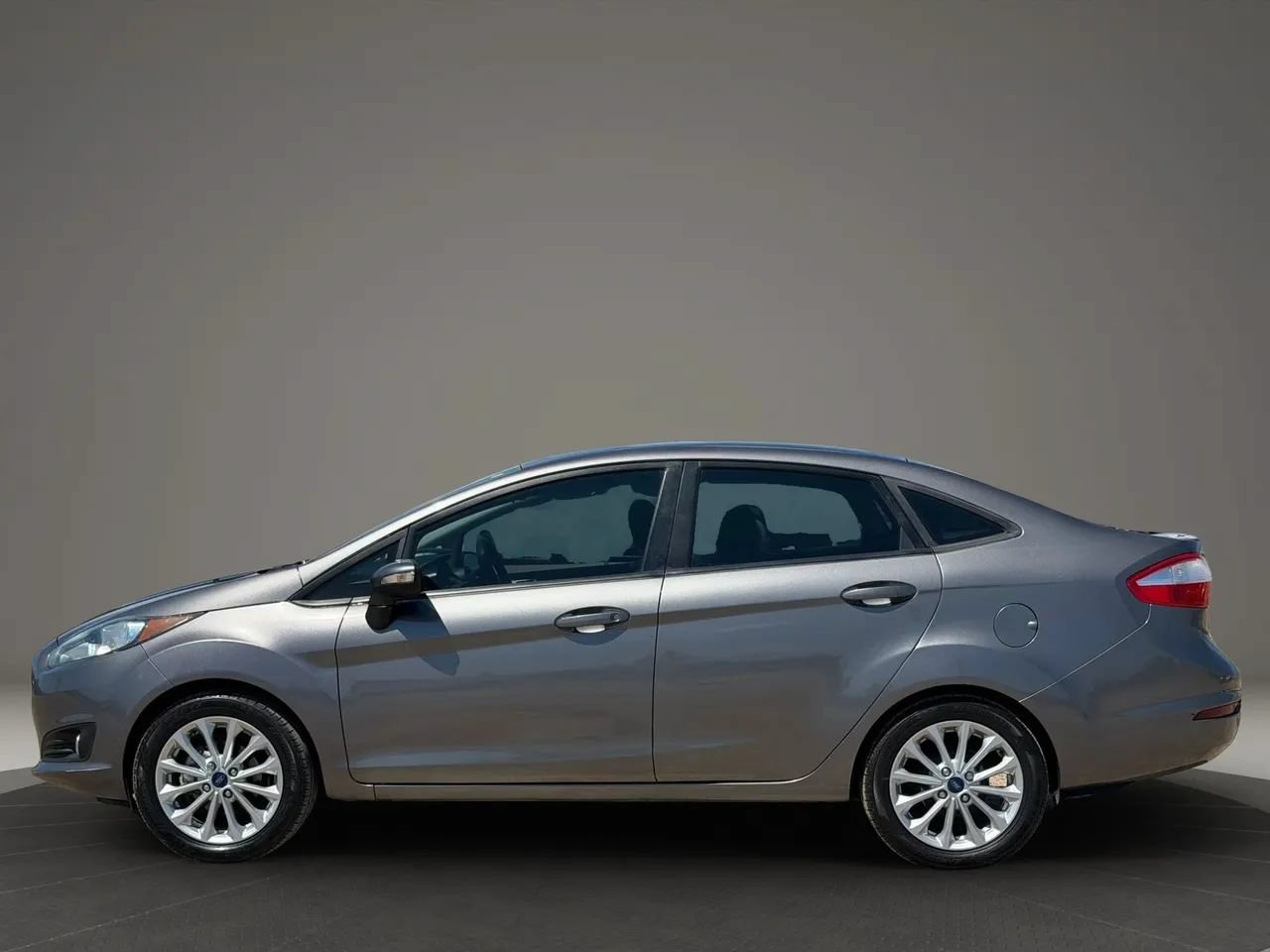 Used 2014 Ford Fiesta SE w/ Equipment Group 201A FWD image 7