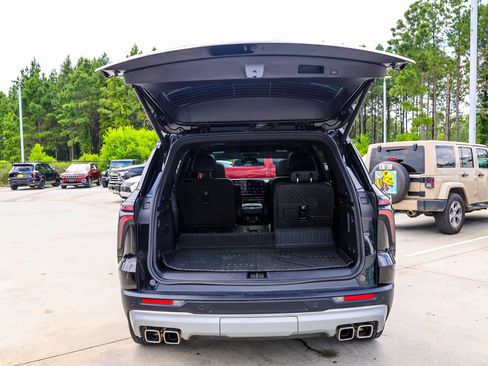 Used 2025 Chevrolet Traverse LT w/ Sun and Wheel Package FWD image 7