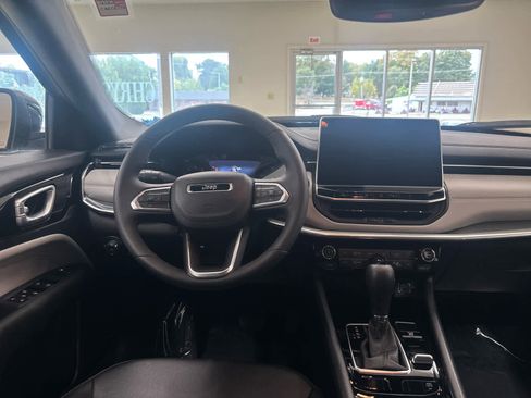 Used 2024 Jeep Compass Limited image 22