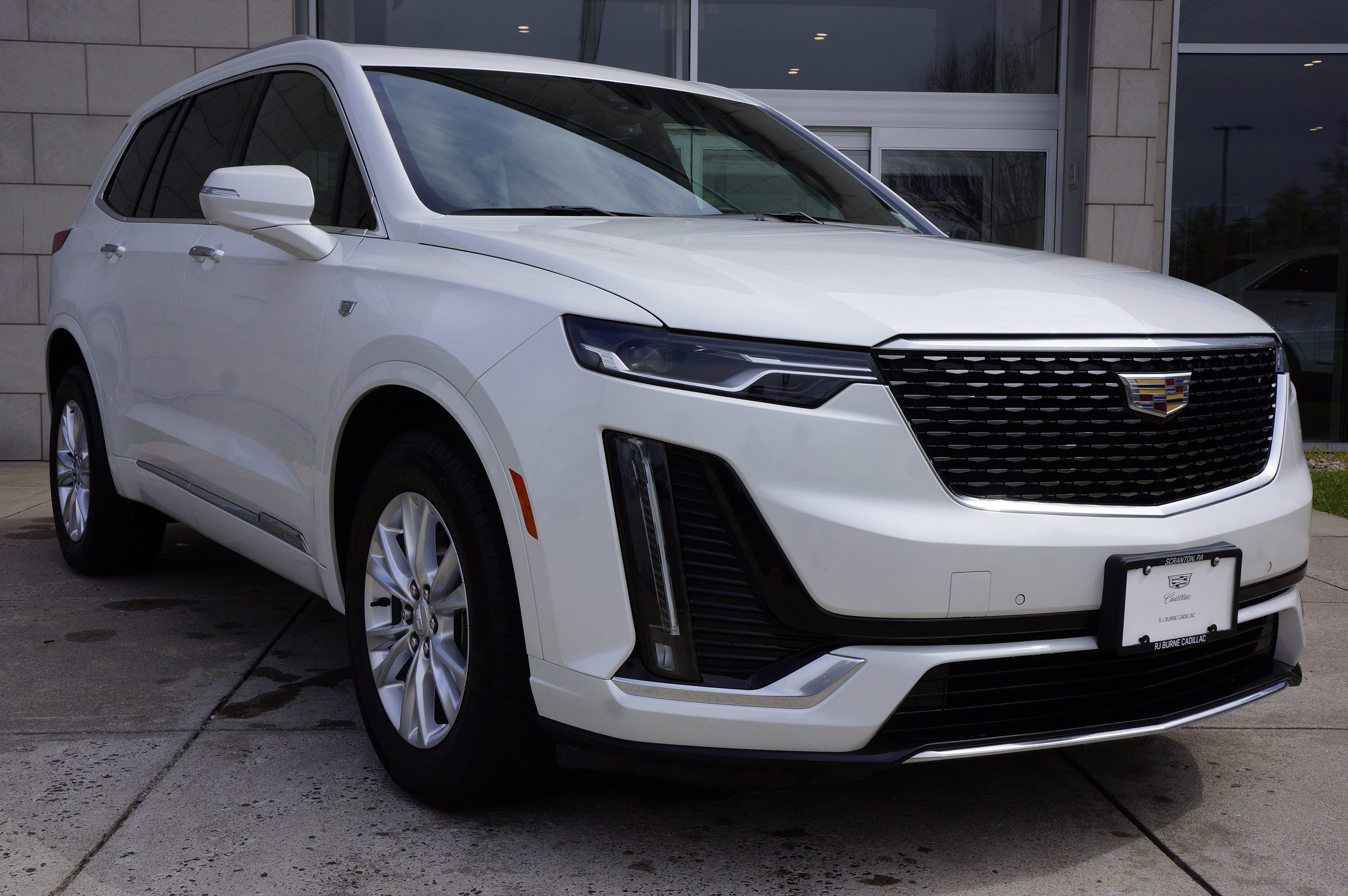 Used 2024 Cadillac XT6 Luxury AWD/4WD image 2