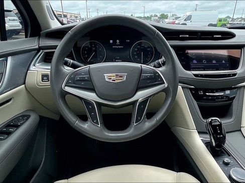 Used 2023 Cadillac XT5 Premium Luxury w/ Technology Package FWD image 8