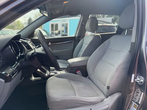 Used 2013 Kia Sorento LX AWD/4WD image 12