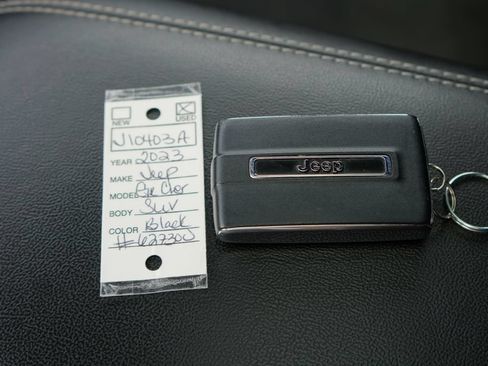 Used 2023 Jeep Grand Cherokee Altitude AWD/4WD image 33